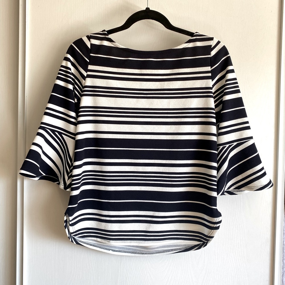 Green Envelope/Los Angeles Mid sleeve flare flowy top